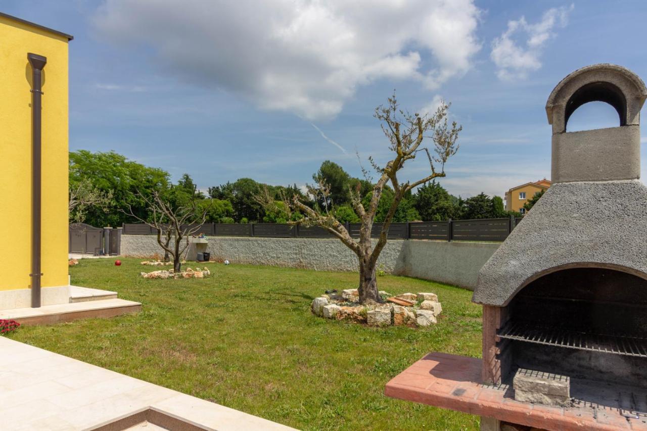 Modern Villa Eve In Medulin With Pool Near The Beach Exterior photo