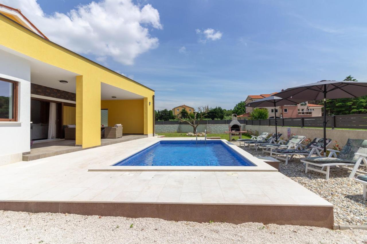 Modern Villa Eve In Medulin With Pool Near The Beach Exterior photo
