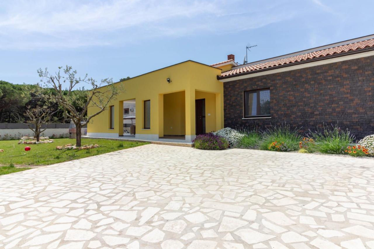Modern Villa Eve In Medulin With Pool Near The Beach Exterior photo